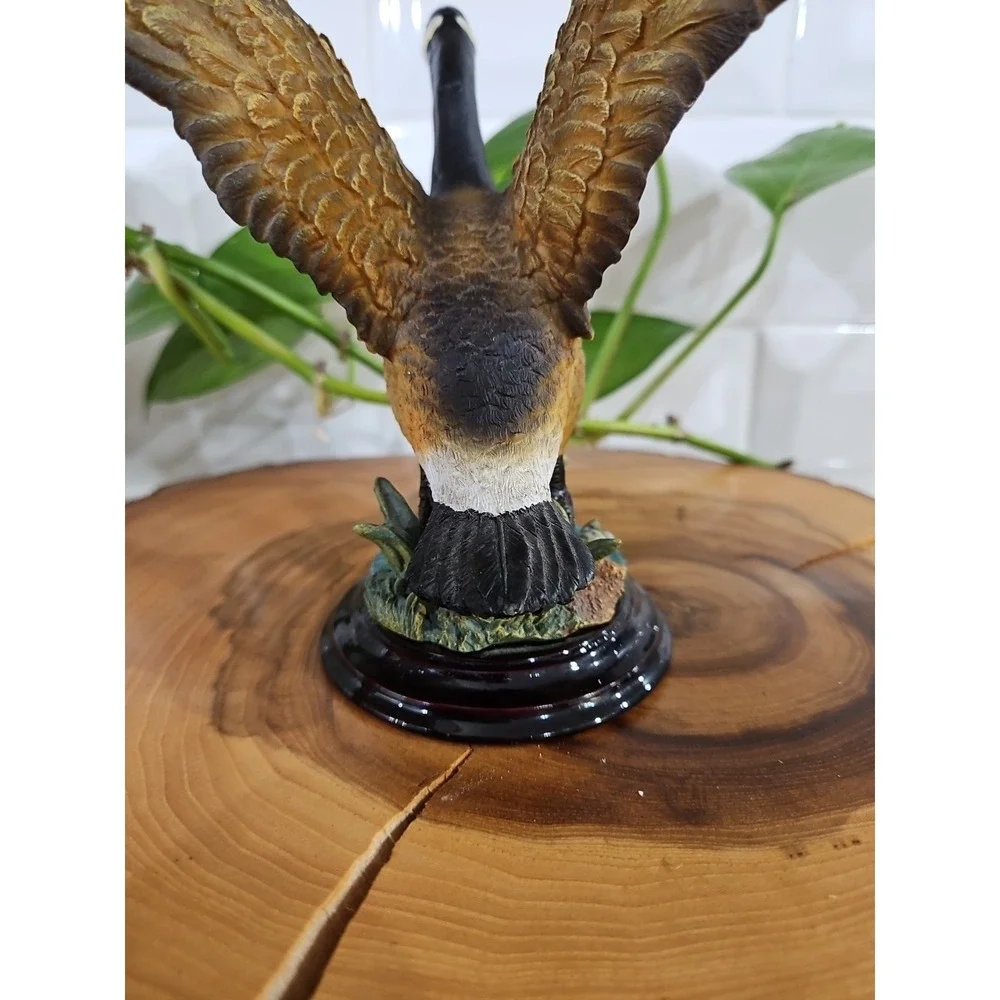 Canadian Goose In Marsh nicer Ready For Flight Figurine 5.25